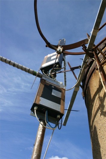 Schornstein alte Technik, Gehäuse und Antenne 02