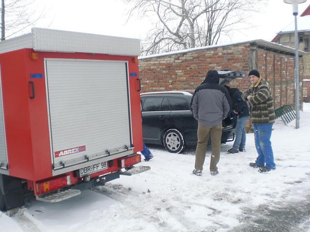 Abfahrt von der Kavelstorfer Kirche nach Scharstorf Bahnhof
Thomas, Rene, Ralf (09.01.2010)