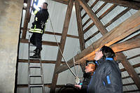 Vorbereitung zum Aufstieg auf das Dach (02.01.2010) 
Dirk (auf der Leiter), Stefan, Ralf